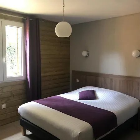 Logis Le Val Sarah Hotel